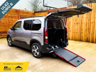 Używany Peugeot Rifter Access 131 KM (96 kW) 2024 Szary Minivan