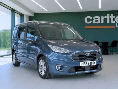 Usado Ford Grand Tourneo Connect Titanium 120 HP (88 kW) 2019 Azul Monovolume