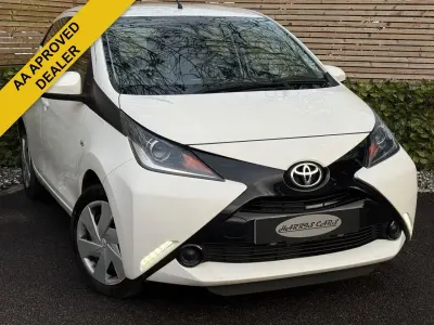 Used Toyota Aygo X-play 68 HP (50 kW) 2015 White Hatchback