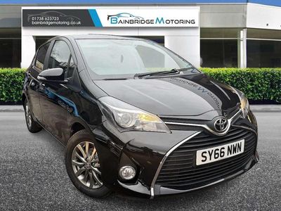 Usado Toyota Yaris 99 HP (72 kW) 2016 Preto Citadino