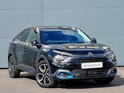Second-hand Citroën e-C4 Shine 100 kW (136 CP) 2023 Negru Hatchback