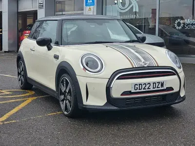 Używany Mini Cooper Exclusive 136 KM (100 kW) 2022 Biały Hatchback
