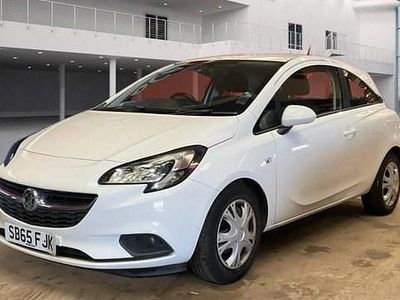 Used Vauxhall Corsa Design Edition 69 HP (50 kW) 2015 White Hatchback