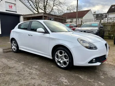 Used Alfa Romeo Giulietta 120 HP (88 kW) 2019 White Hatchback