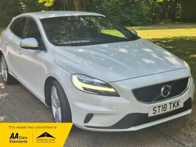 Used Volvo V40 R-Design Pro 2018 White Hatchback