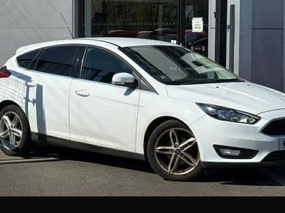 Usado Ford Focus Zetec 125 HP (91 kW) 2015 Branco Citadino