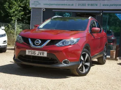 Used Nissan Qashqai N-Connecta 110 HP (80 kW) 2016 Red SUV
