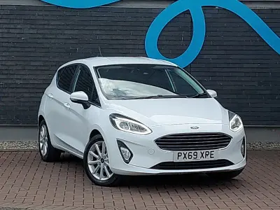 Używany Ford Fiesta Titanium 100 KM (73 kW) 2020 Biały Hatchback