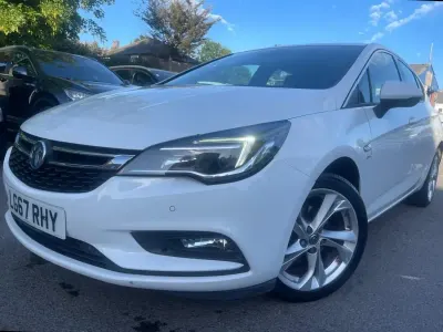 Używany Vauxhall Astra SRi 150 KM (110 kW) 2017 Biały Hatchback
