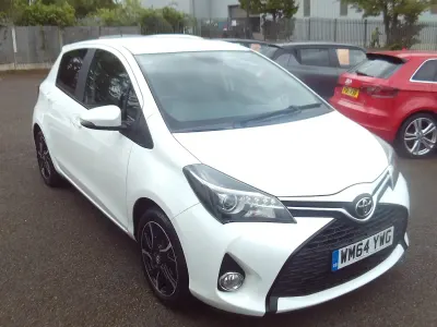 Używany Toyota Yaris Sport 99 KM (72 kW) 2015 Biały Hatchback