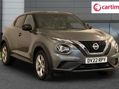 Usado Nissan Juke N-Connecta 114 HP (83 kW) 2022 Cinzento SUV