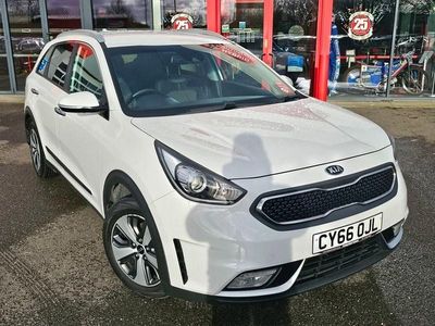 White Used 2016 Kia Niro SUV | £10,195 (Expensive)