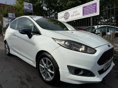 Used Ford Fiesta Zetec 82 HP (60 kW) 2014 White Hatchback