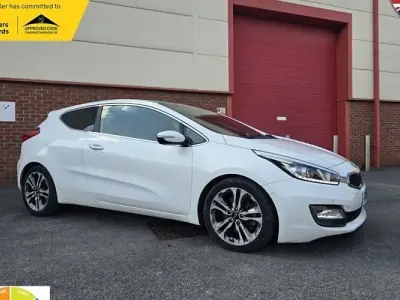 Used Kia ProCeed 128 HP (94 kW) 2015 White Hatchback