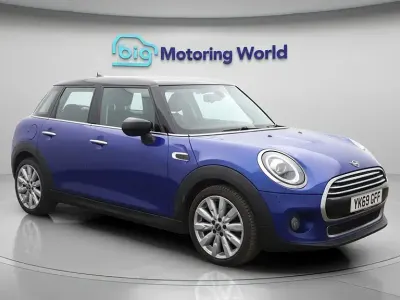 Usado Mini Cooper Exclusive 136 HP (100 kW) 2020 Azul Citadino