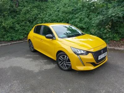 Used Peugeot 208 Active+ 75 HP (55 kW) 2023 Yellow Hatchback