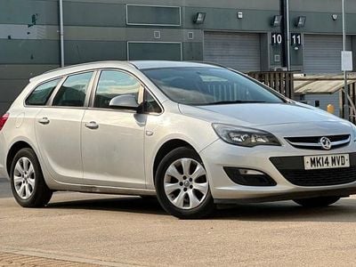 Silver Used 2014 Vauxhall Astra Design Edition Estate | £2,495 (Good price)