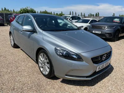 Used Volvo V40 SE Lux 190 HP (139 kW) 2015 Silver Hatchback