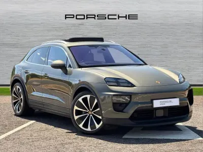 Used Porsche Macan 300 kW (408 HP) 2025 Green SUV