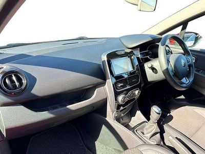 Used Renault Clio IV Dynamique 108 HP (79 kW) 2018 Red Hatchback