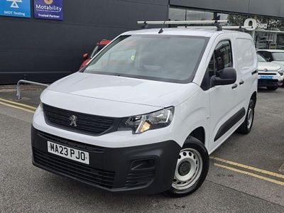 Second-hand Peugeot Partner Premium 102 CP (75 kW) 2023 Alb Monovolum