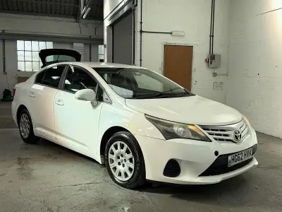 Used Toyota Avensis T2 124 HP (91 kW) 2012 White Sedan