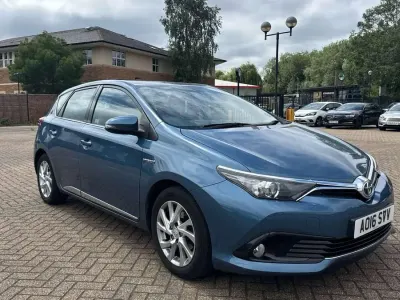 Used Toyota Auris Hybrid