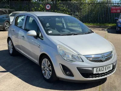 Begagnad Vauxhall Corsa Active 100 HK (73 kW) 2012 Silver Halvkombi