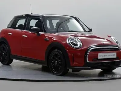 Used Mini Cooper Classic 134 HP (98 kW) 2023 Red Hatchback