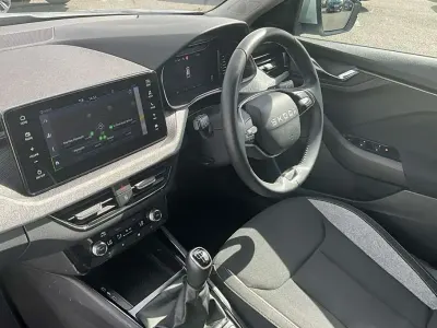 Käytetty Skoda Kamiq SE 94 HP (69 kW) 2025 Hopea Katumaasturi