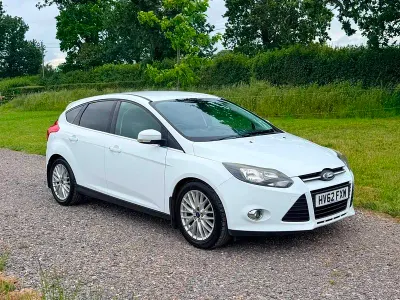 Used Ford Focus Zetec 115 HP (84 kW) 2012 White Hatchback