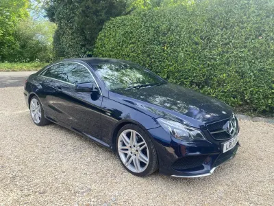 Usado Mercedes E350 AMG line 258 HP (189 kW) 2017 Azul Coupé