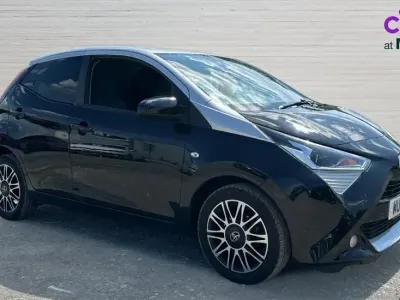 Usado Toyota Aygo X-clusiv 72 HP (52 kW) 2019 Preto Citadino