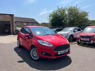 Used Ford Fiesta Titanium 125 HP (91 kW) 2014 Red Hatchback