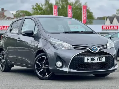 Second-hand Toyota Yaris Hybrid Design 2016 Gri Hatchback