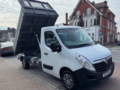 Begagnad Vauxhall Movano 125 HK (91 kW) 2017 Vit Minibuss