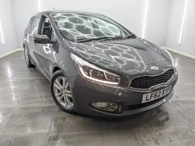 Używany Kia Ceed 126 KM (92 kW) 2012 Srebrny Hatchback