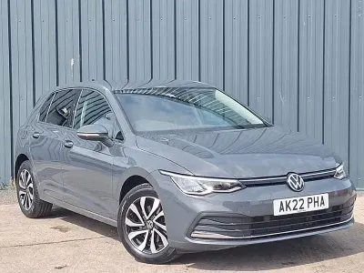 Usado VW Golf VIII Active 130 CV (95 kW) 2022 Gris Utilitario