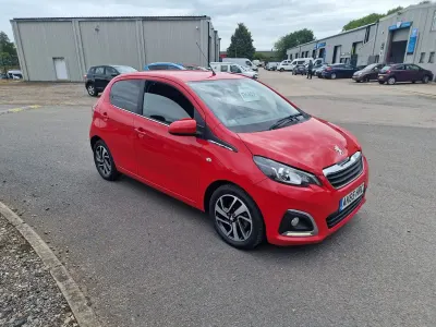 Begagnad Peugeot 108 Allure 2015 Röd Halvkombi