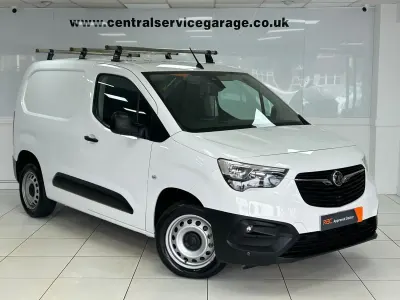 Usado Vauxhall Combo 100 HP (73 kW) 2021 Branco Monovolume