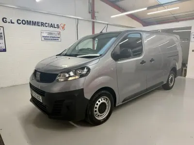 Usado Fiat Scudo S 145 HP (106 kW) 2022 Cinzento Van