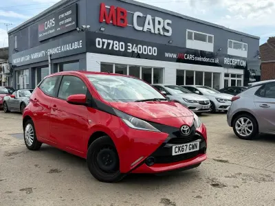 Begagnad Toyota Aygo X-play 69 HK (50 kW) 2017 Röd Halvkombi