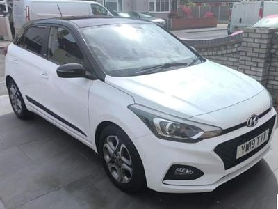 Used Hyundai i20 100 HP (73 kW) 2019 White Hatchback
