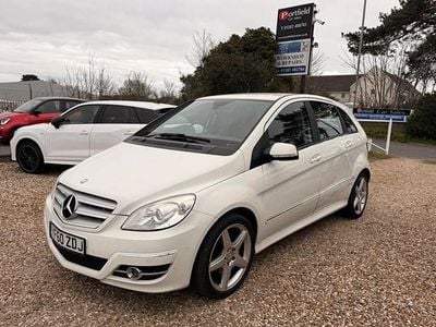 Used Mercedes B180 2011 White MPV