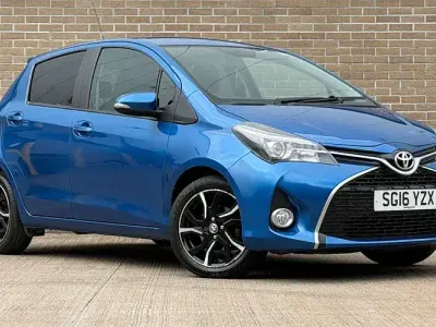 Usado Toyota Yaris Design 99 CV (72 kW) 2016 Azul Utilitario