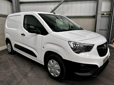 Used Vauxhall Combo 100 HP (73 kW) 2022 White MPV