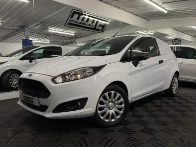 Used Ford Fiesta 75 HP (55 kW) 2016 White Hatchback