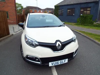 Begagnad Renault Captur Dynamique 90 HK (66 kW) 2016 Beige SUV