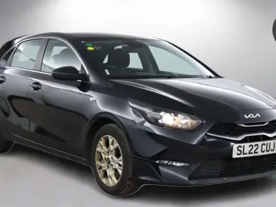 Używany Kia Ceed 118 KM (86 kW) 2022 Czarny Hatchback