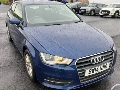 Usado Audi A3 Design 122 HP (89 kW) 2014 Azul Citadino